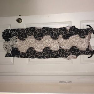 Midi, lace sleeveless dress